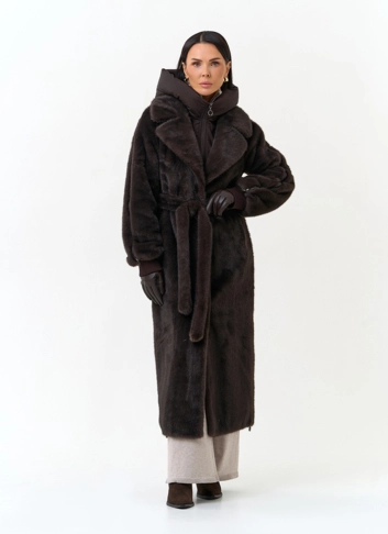 Женская шуба из эко меха со съемным капюшоном Женская шуба из эко меха со съемным капюшоном фото