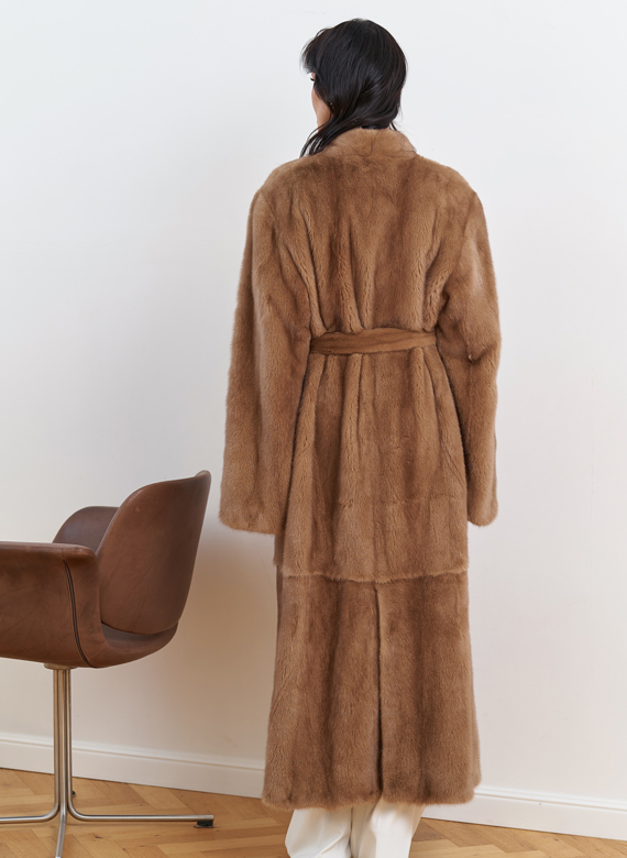 Женская длинная шуба из меха норки