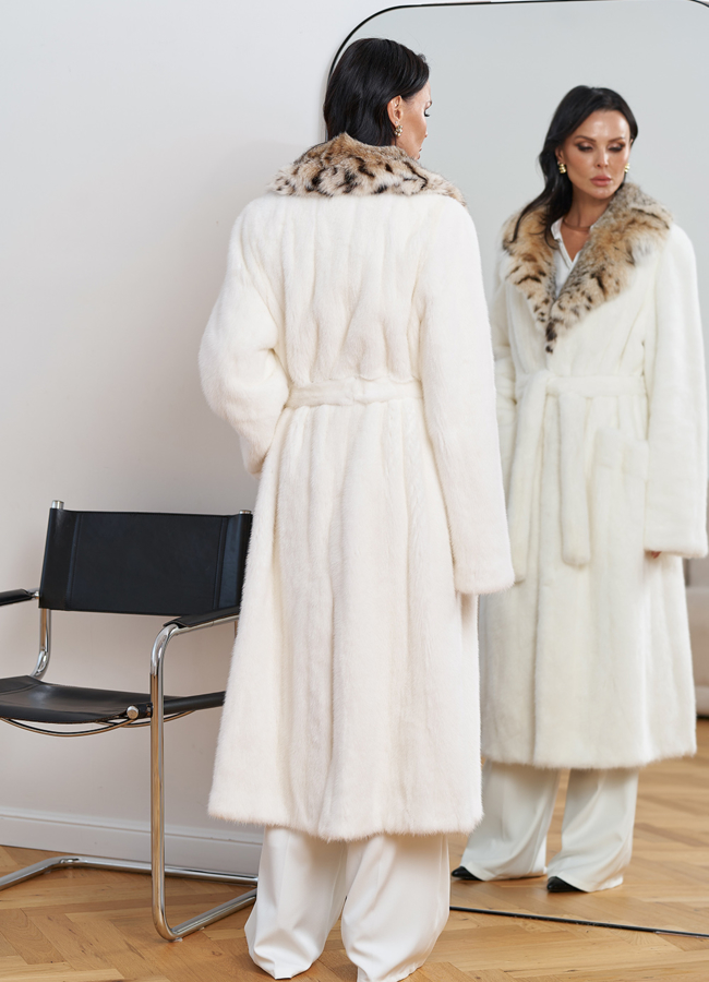 Женская белая шуба из меха норки с воротником из меха рыси модель № 30669 в кредит