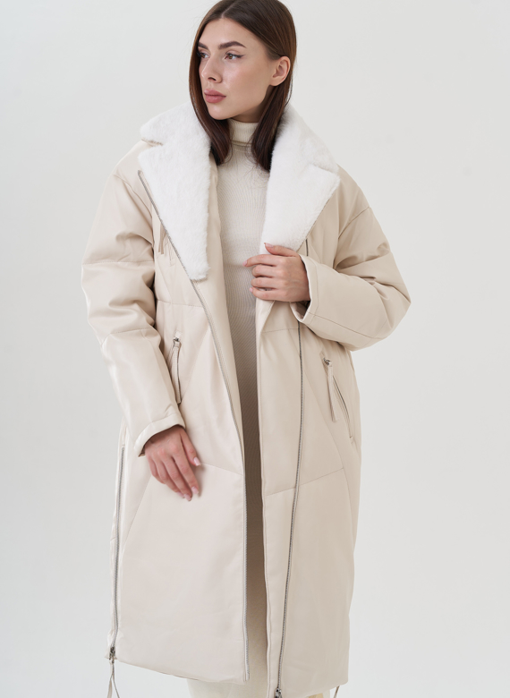 Пуховик женский из эко кожи с английским воротником в светлом цвете