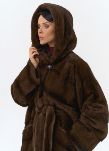 Шуба из меха норки с капюшоном