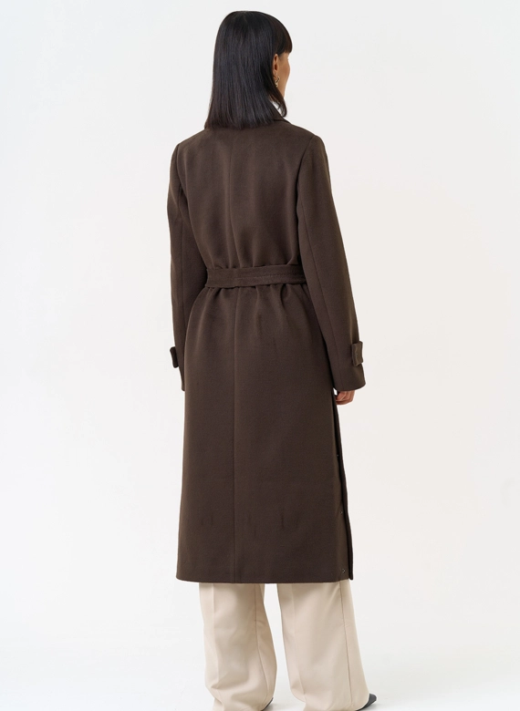 Женское пальто с английским воротником