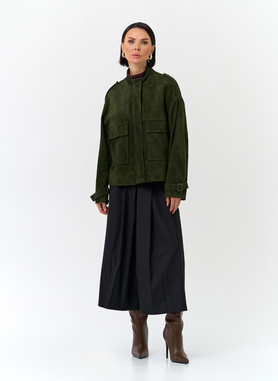 Женская куртка из натуральной замши зеленого цвета