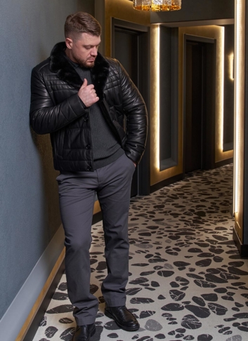 Утепленная кожаная куртка на пуговицах