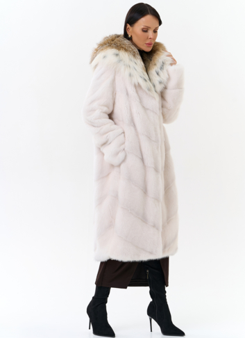 Светлая шуба с рысью