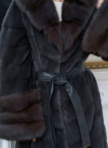 Длинная шуба из меха норки с отделкой из меха куницы