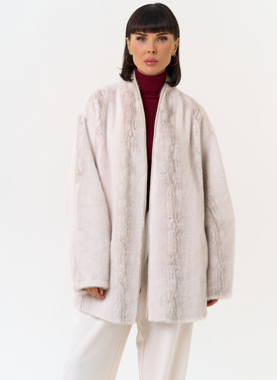 Светлая шуба из эко меха