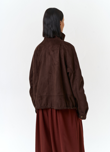 Женская куртка из эко замши с воротником стойкой