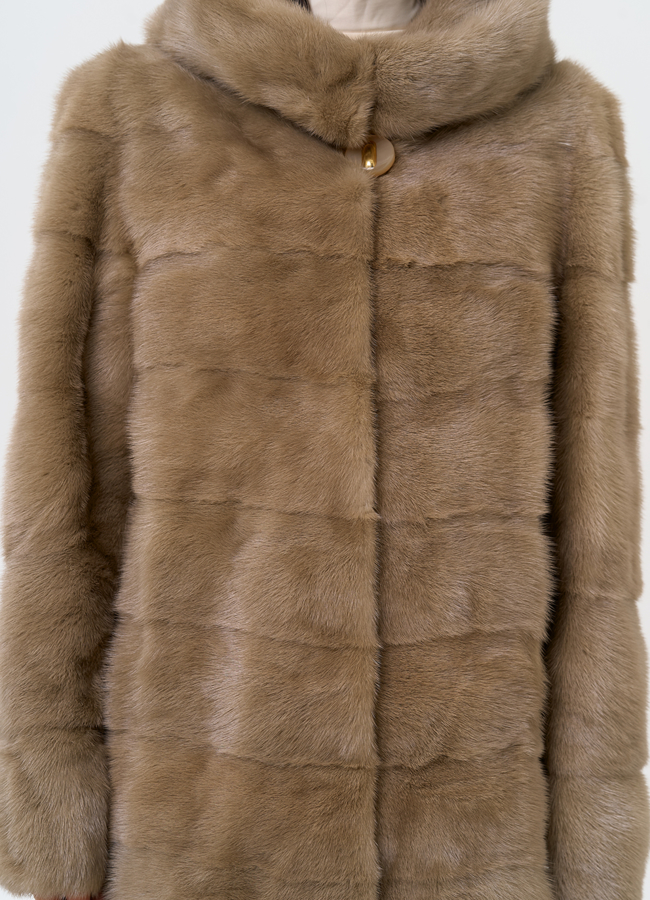 Шуба из норки бежевого цвета модель № 31332 в рассрочку