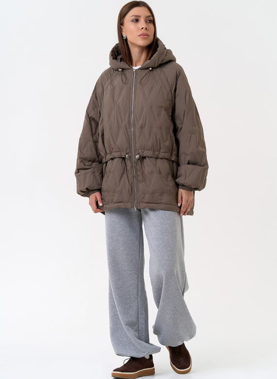 Женская куртка в коричневом цвете с капюшоном