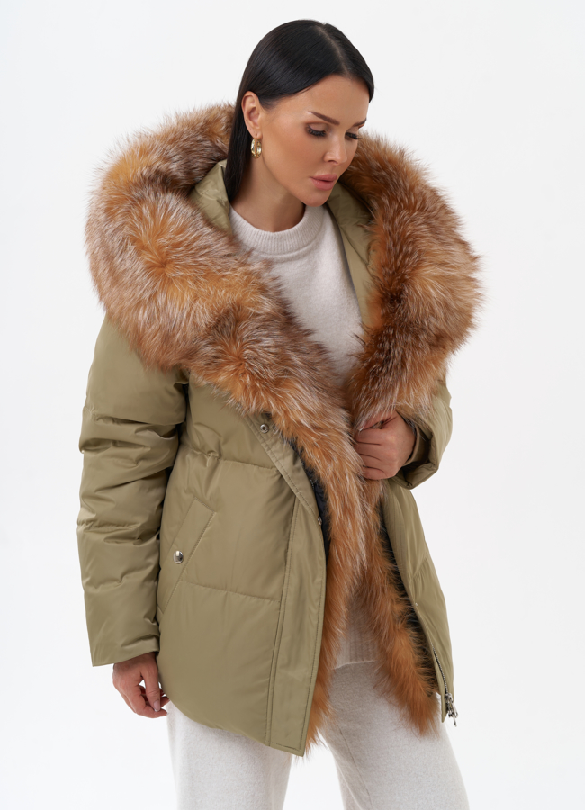 Пуховик с капюшоном из меха лисы модель № 29355 универмаг малина