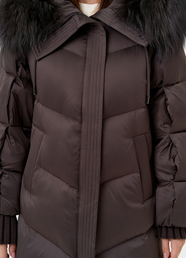 Женский пуховик с капюшоном из меха чернобурки модель № 31443 универмаг малина