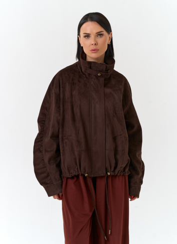 Женская куртка из эко замши с воротником стойкой