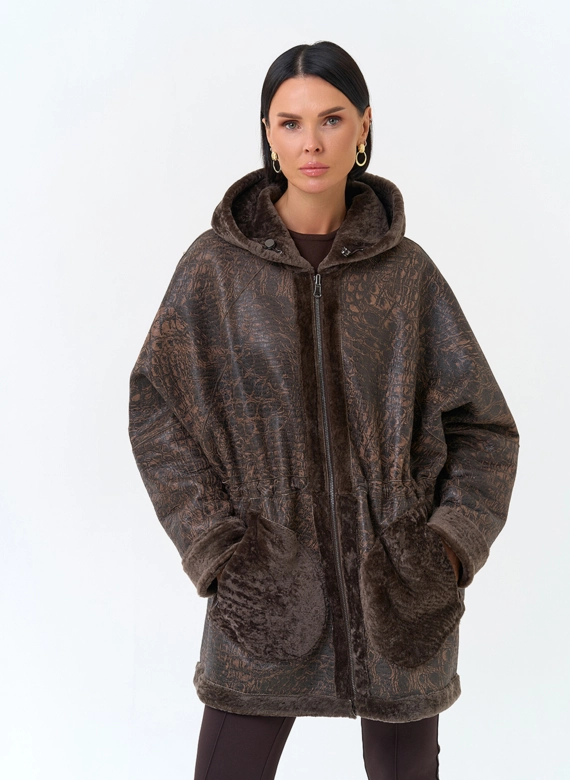 Женская двухсторонняя дубленка из натурального меха с капюшоном фото