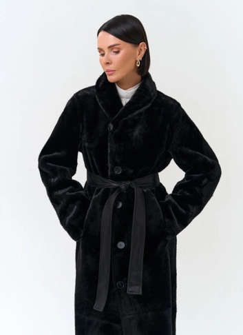 Удлиненная женская дубленка из эко меха