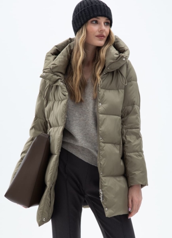 Женский пуховик с капюшоном