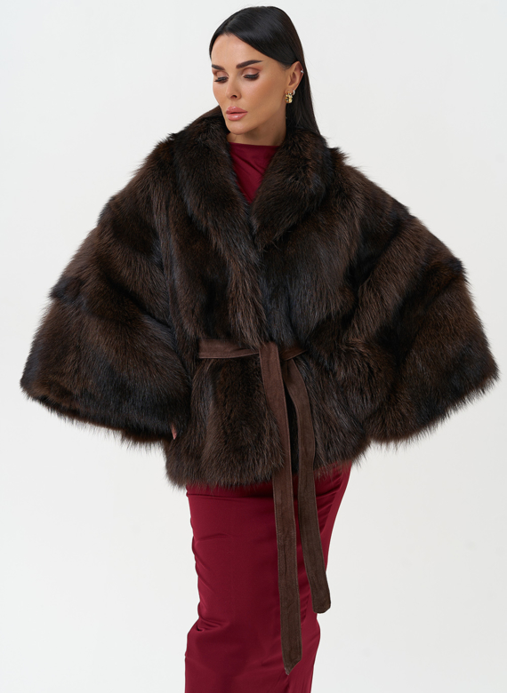 Женская шуба из меха канадского енота