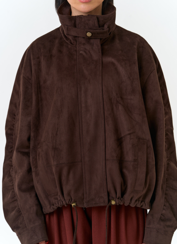 Женская куртка из эко замши с воротником стойкой