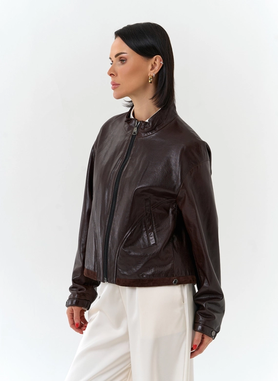 Женская короткая куртка из натуральной кожи