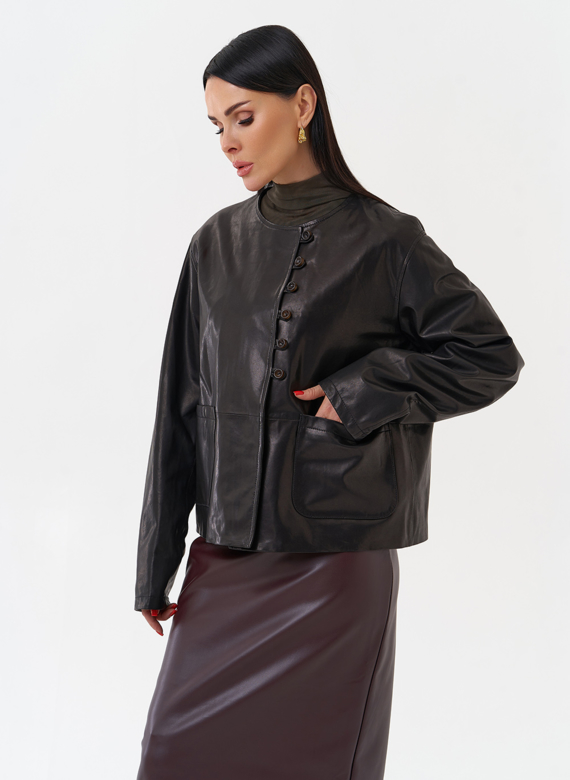 Кожаная куртка на пуговицах