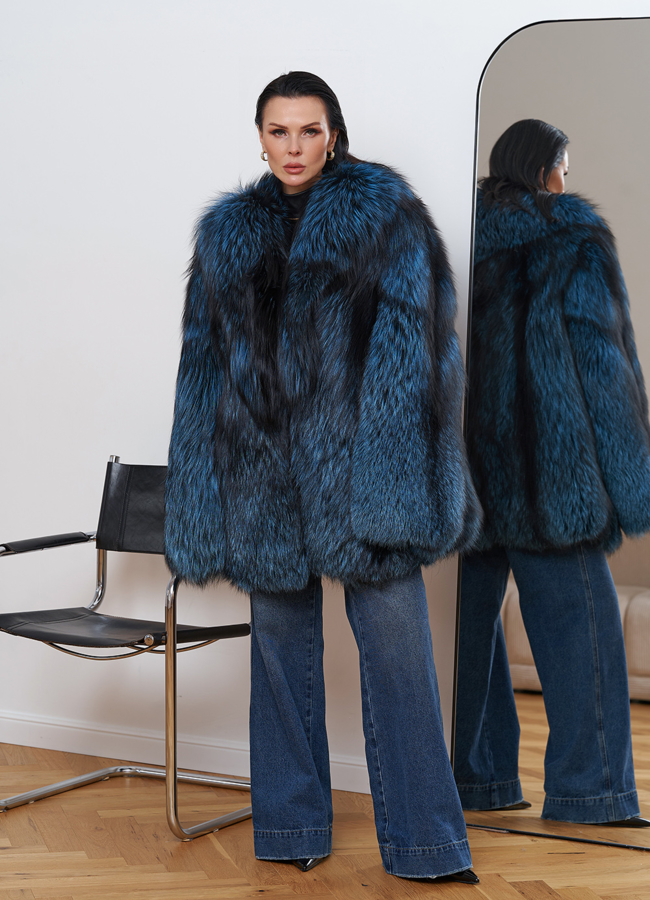 Шуба из меха чернобурки голубого цвета модель № 27613 универмаг малина