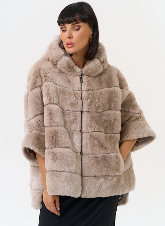 Короткая шуба из меха кролика с капюшоном